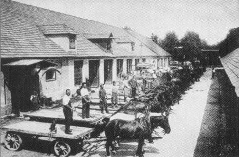 Konjska vprega na Mestni pristavi, na Povšetovi ulici (leto 1918).