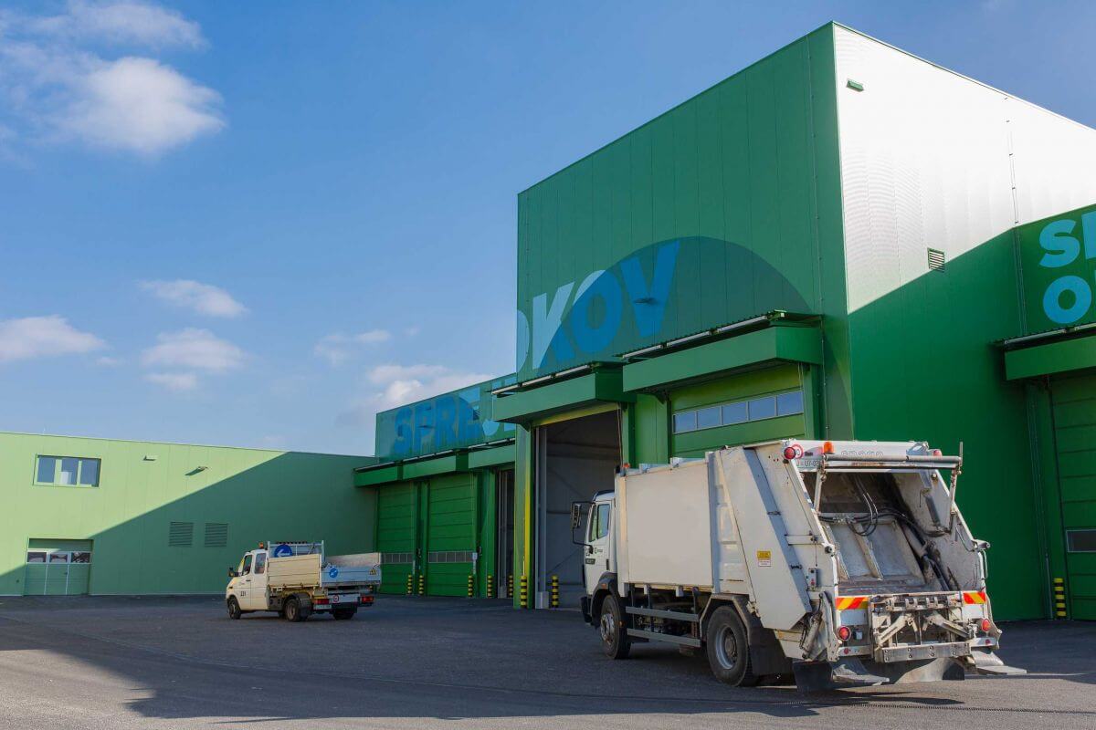 Waste collection truck at the Regional waste management Centre, RCERO Ljubljana