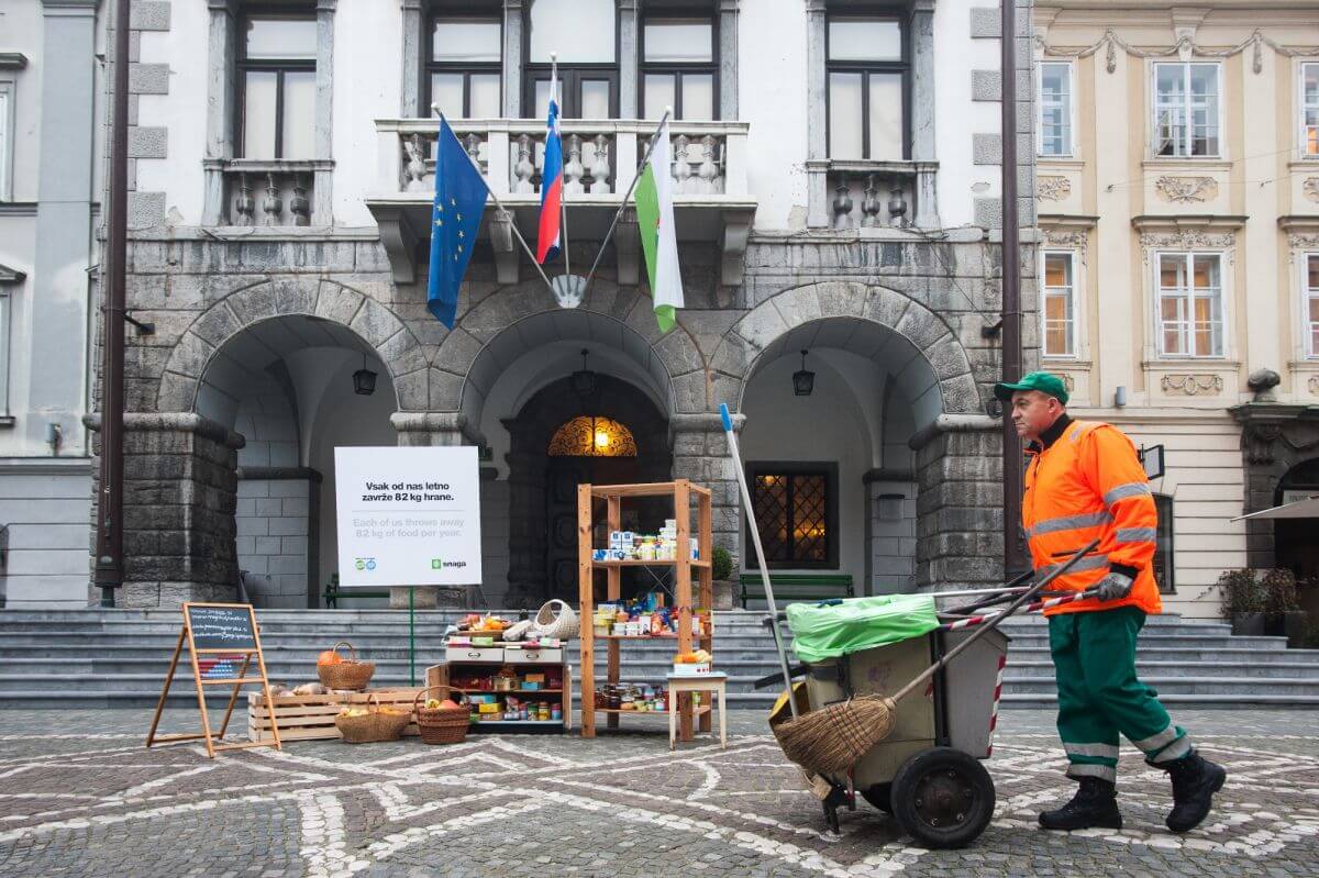 Food waste instalation in front of the City Hall.