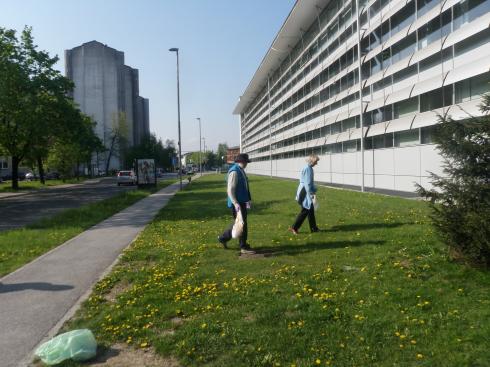 Pričeli smo v okolici upravne stavbe na Vodovodni cesti.