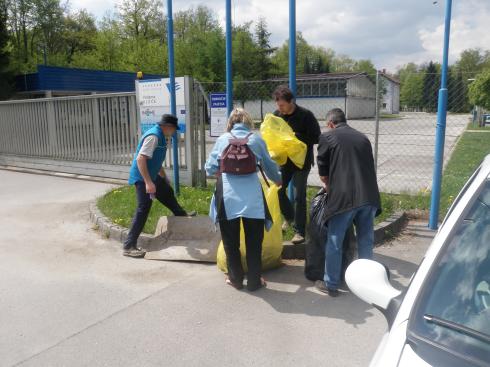 S čistilno akcijo smo zaključili ob vhodu v vodarno Kleče.